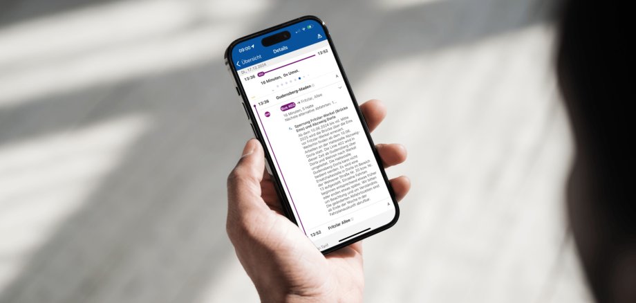 Busfahrplan auf einem Handydisplay