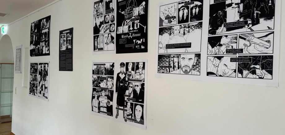 Bilder an der Wand des Kulturhaus Synagoge