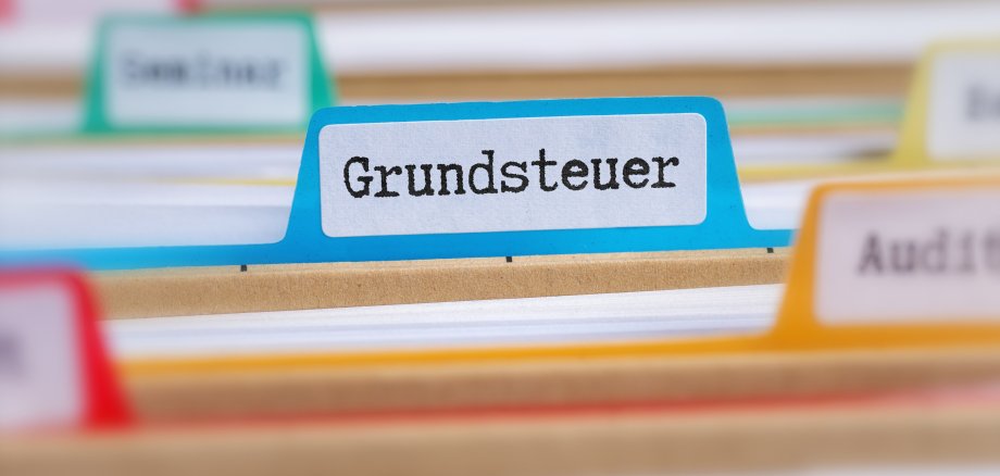 Akten mit der Beschriftung Grundsteuer